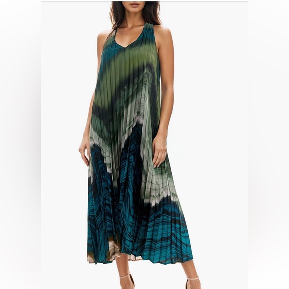 Socialite Dresses & Skirts - Socialite Sunburst Pleat Maxi Dress in Teal/Olive Size Medium EUC